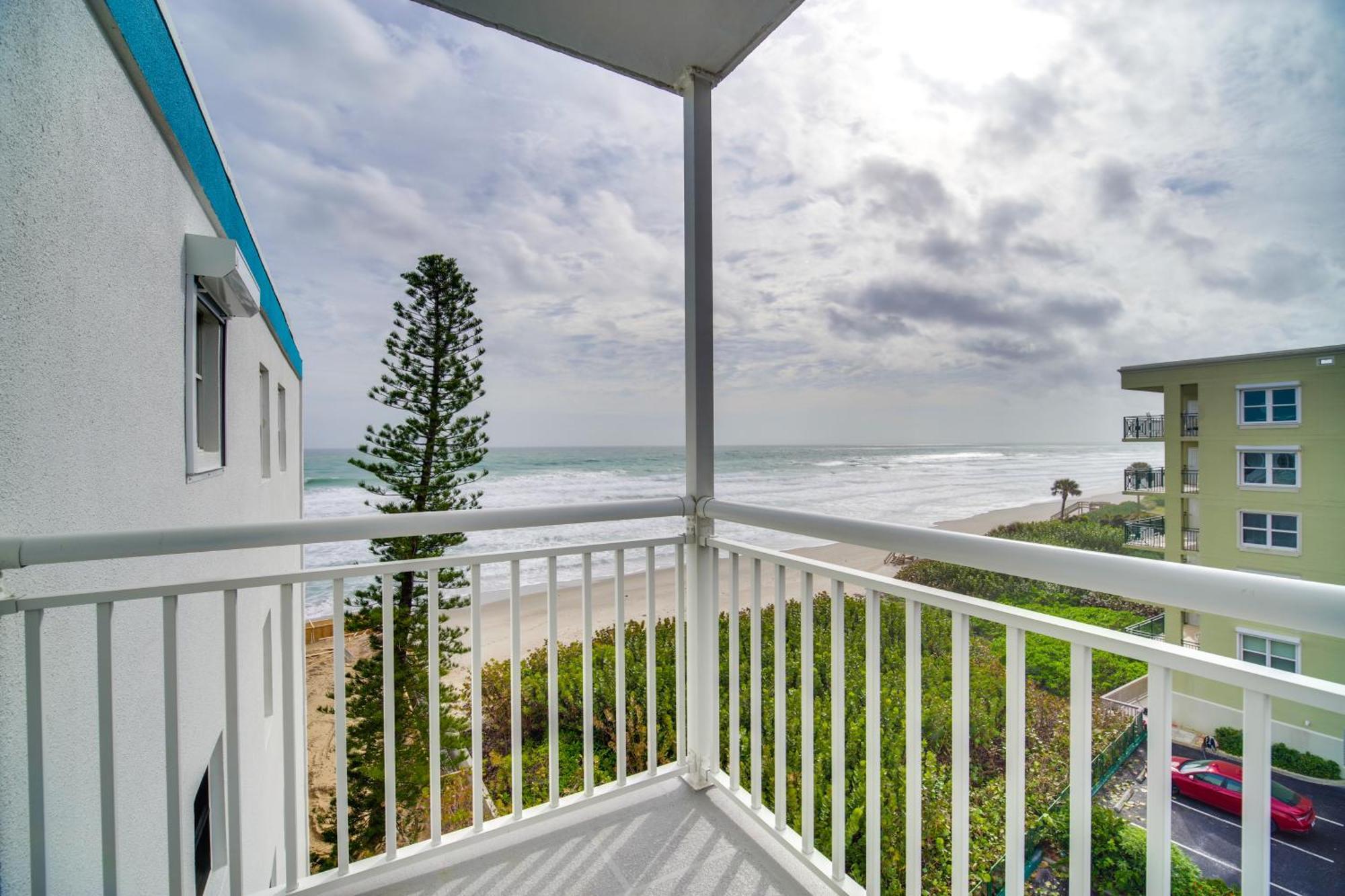 Pet-Friendly Satellite Beach Condo With Balcony! Екстер'єр фото